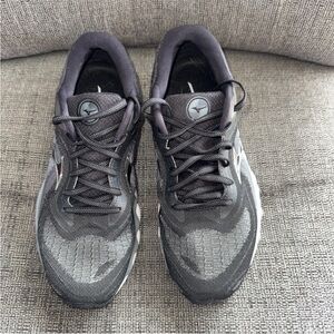 Mizuno Wave Sky 7 Womens 10 US black grey Running Shoes Sneakers *CLEAN*